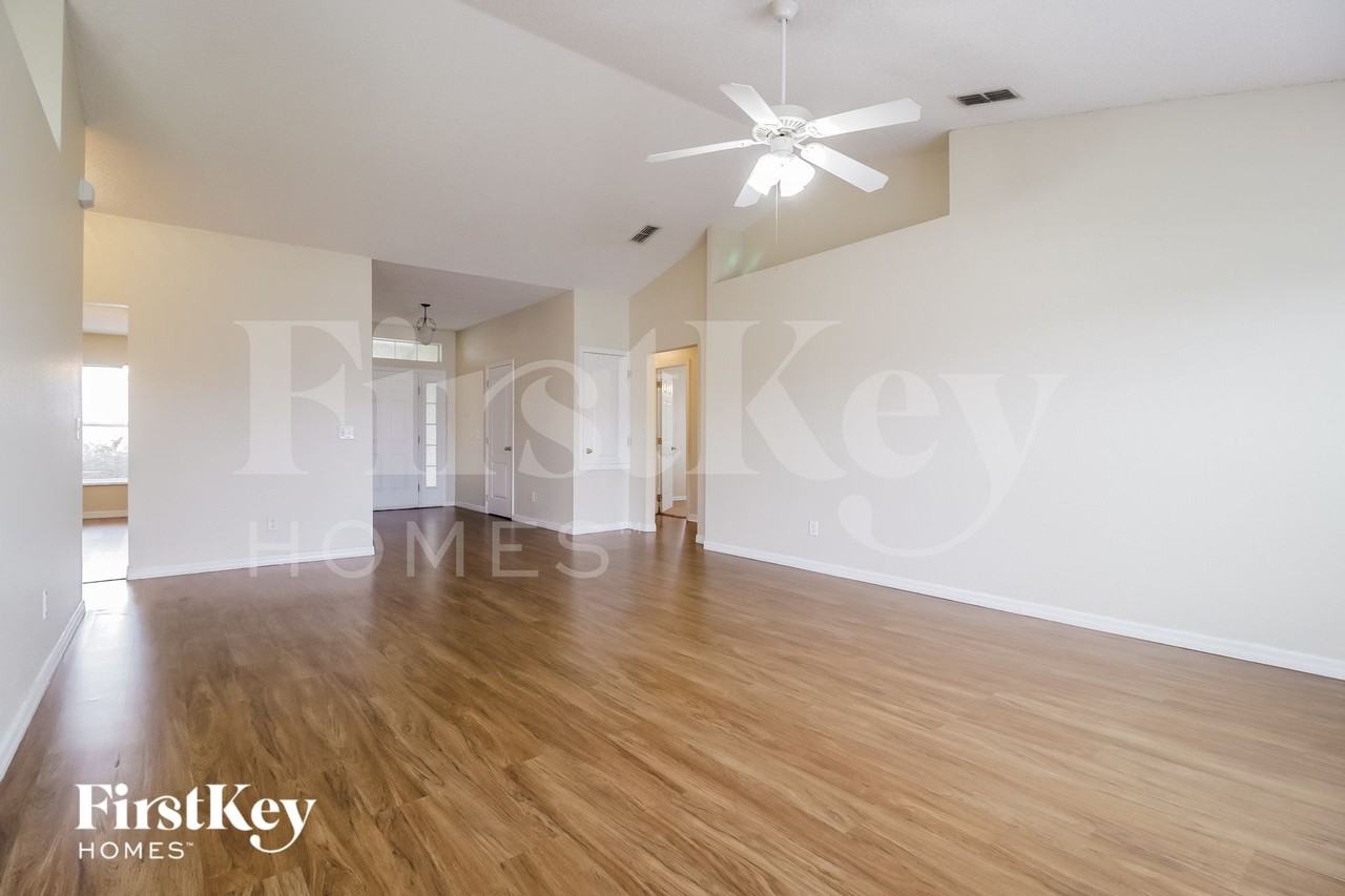 403 Danube Dr - Photo 3 of 15