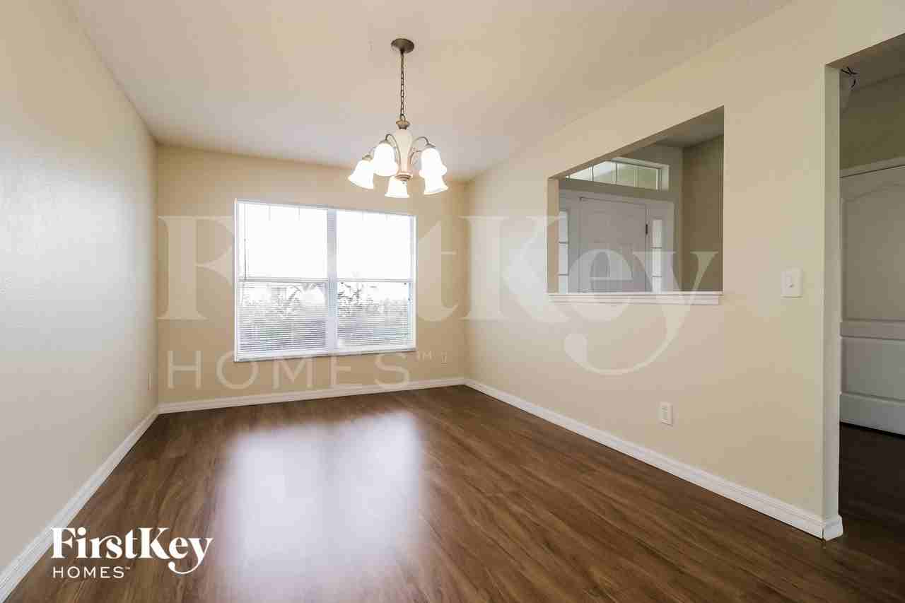 403 Danube Dr - Photo 4 of 15