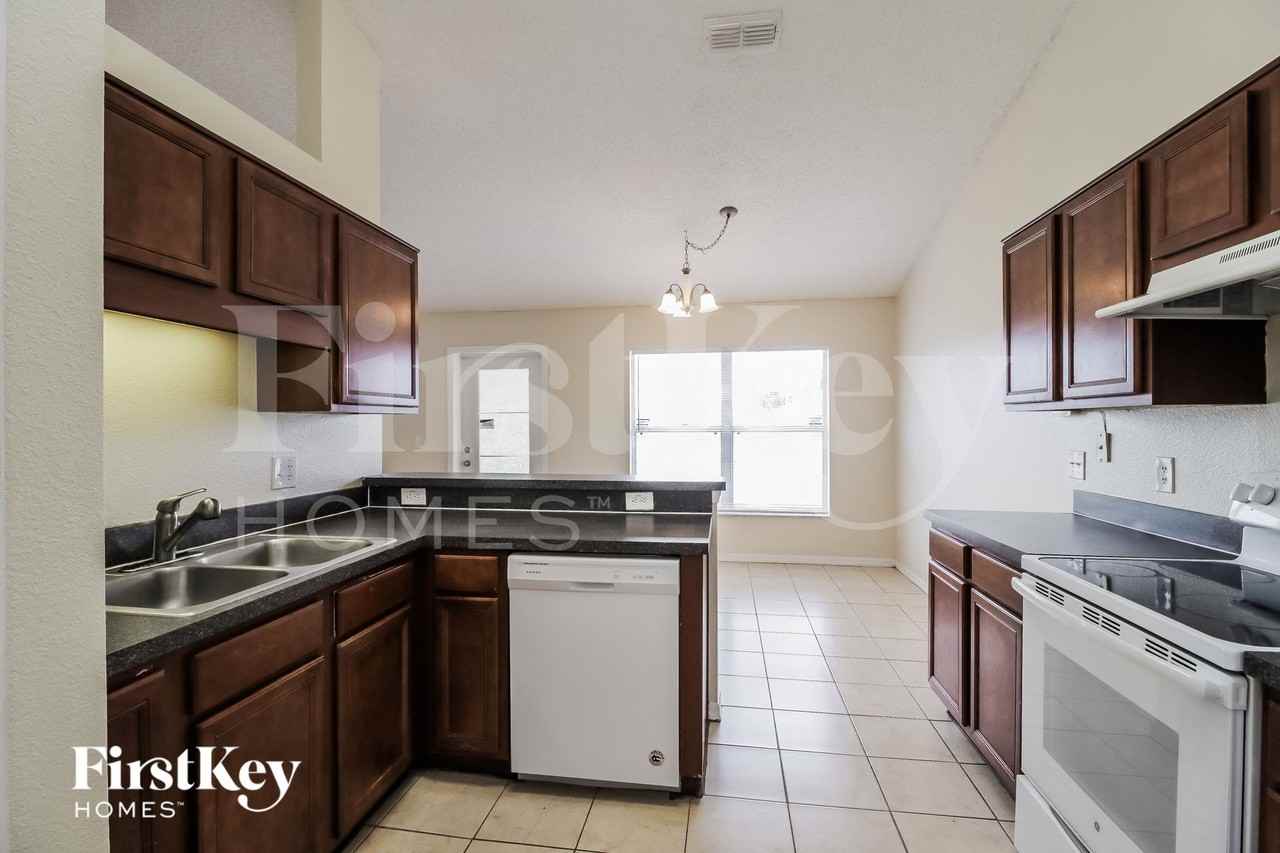 403 Danube Dr - Photo 5 of 15
