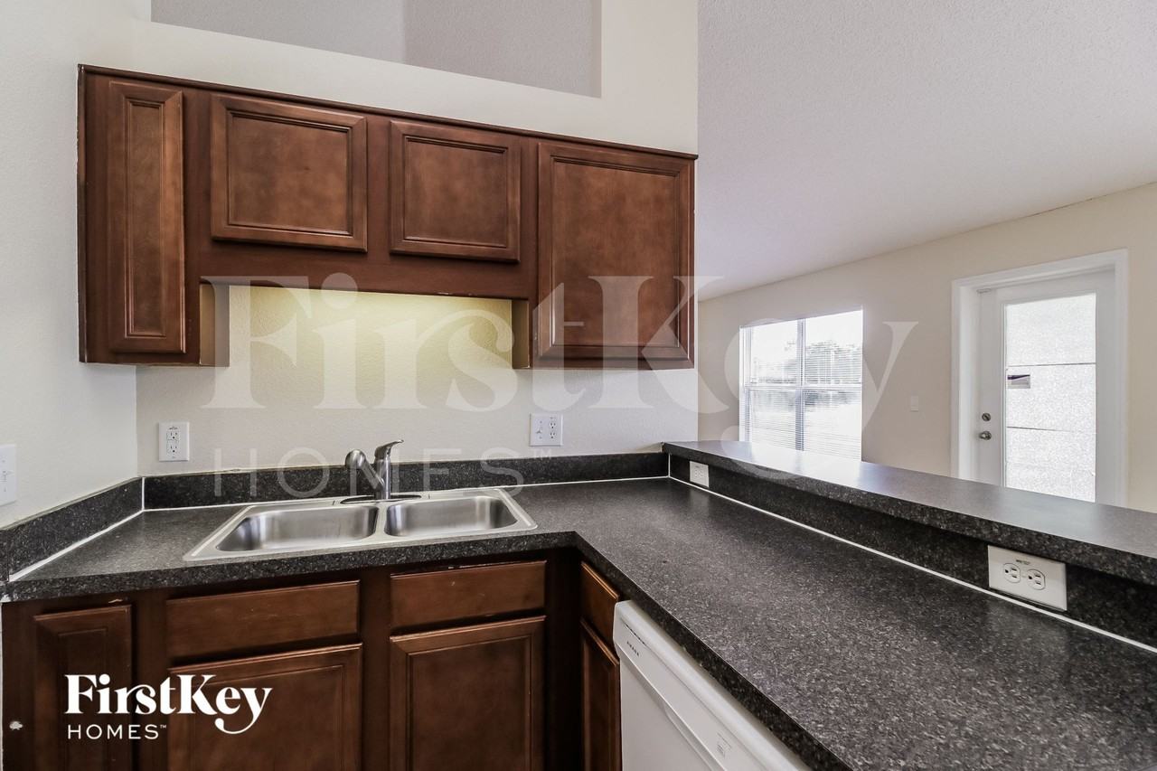 403 Danube Dr - Photo 6 of 15