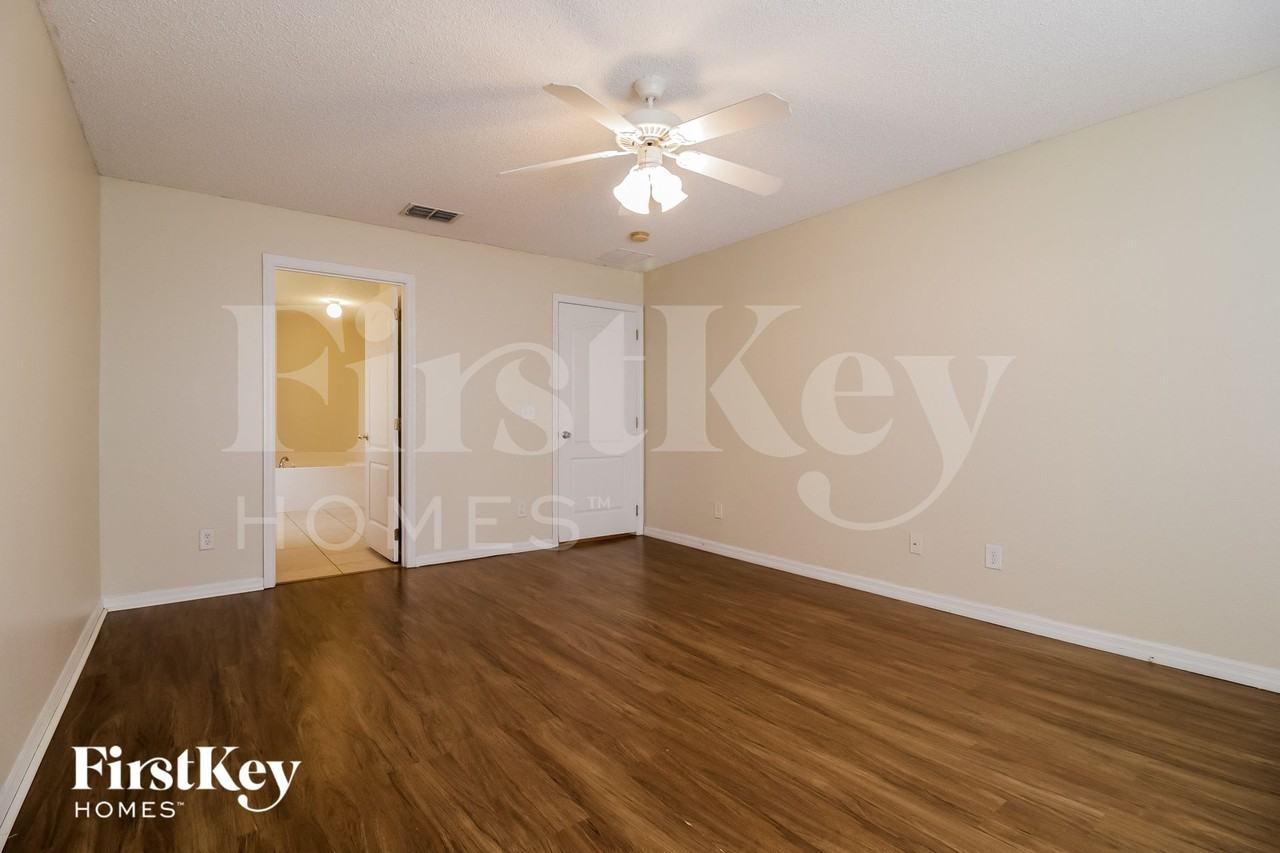 403 Danube Dr - Photo 7 of 15