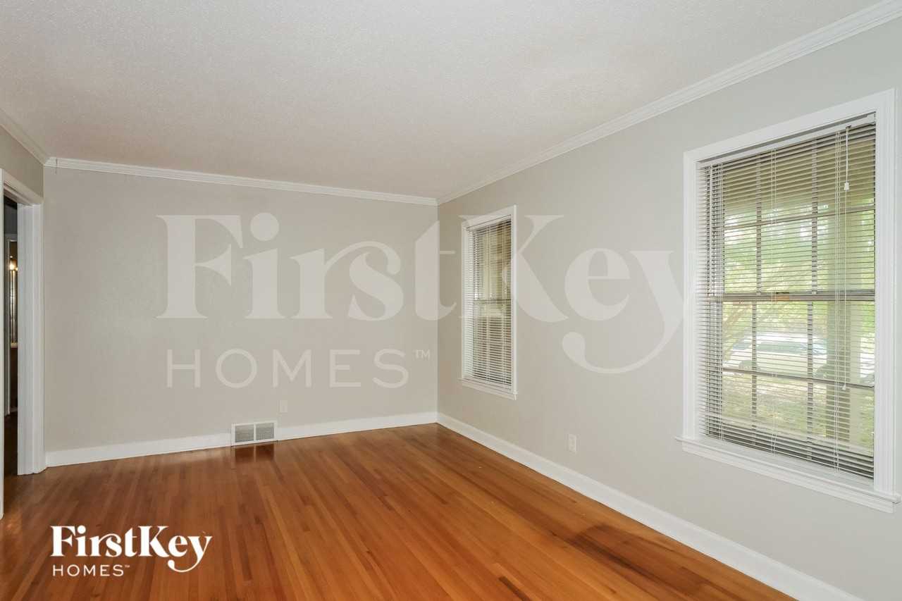3040 Wade St - Photo 4 of 19