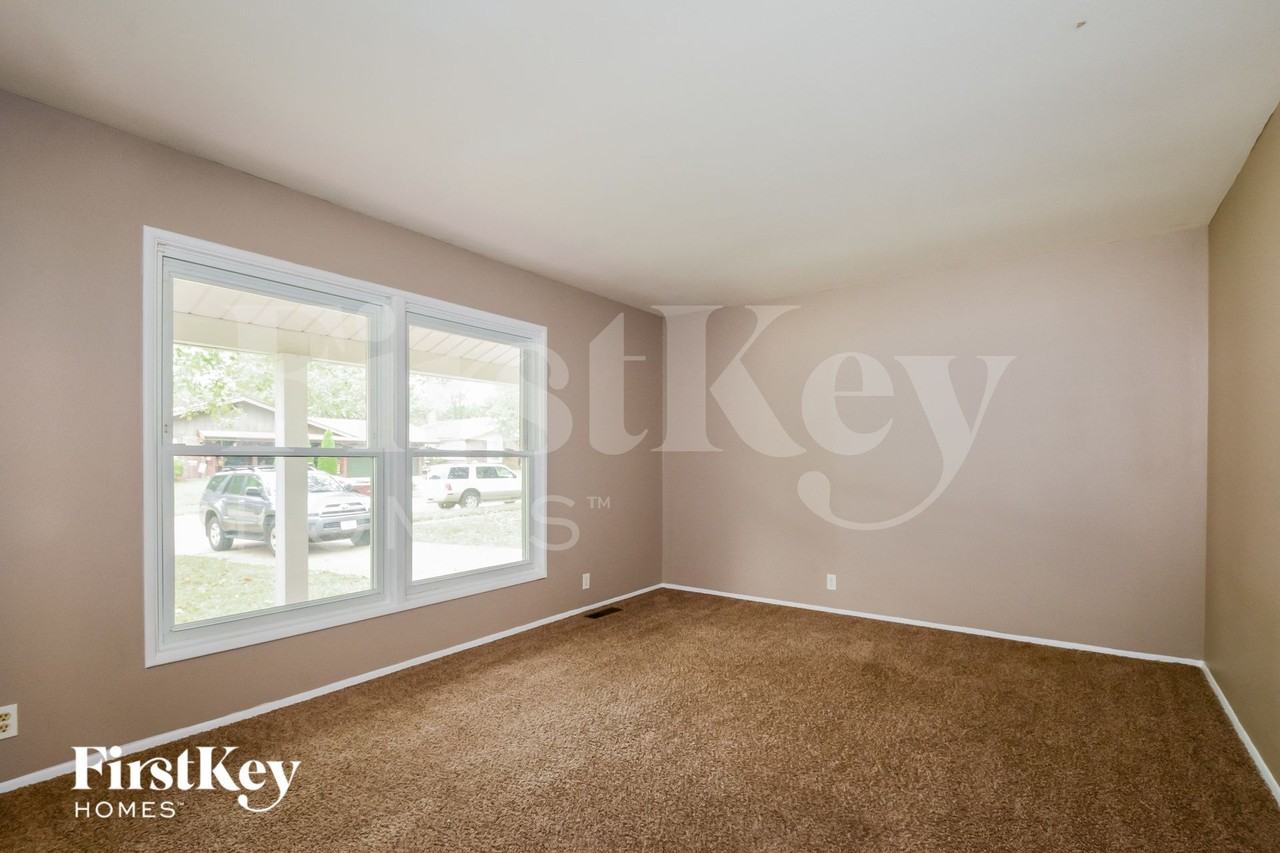 2848 Westminster Dr - Photo 2 of 13