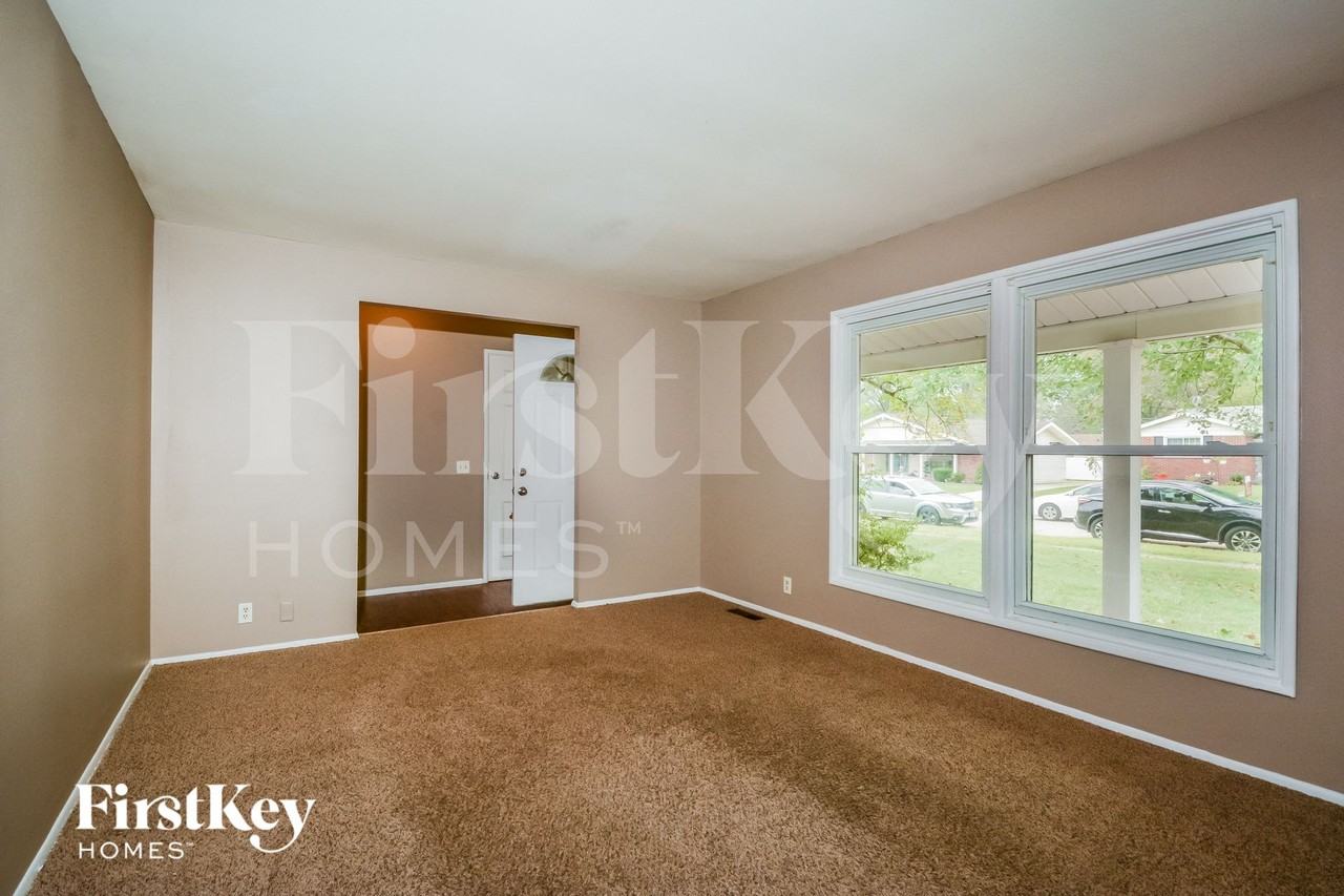 2848 Westminster Dr - Photo 3 of 13