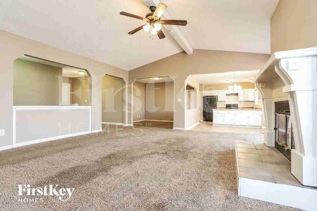 24 Spring Way Dr - Photo 3 of 15