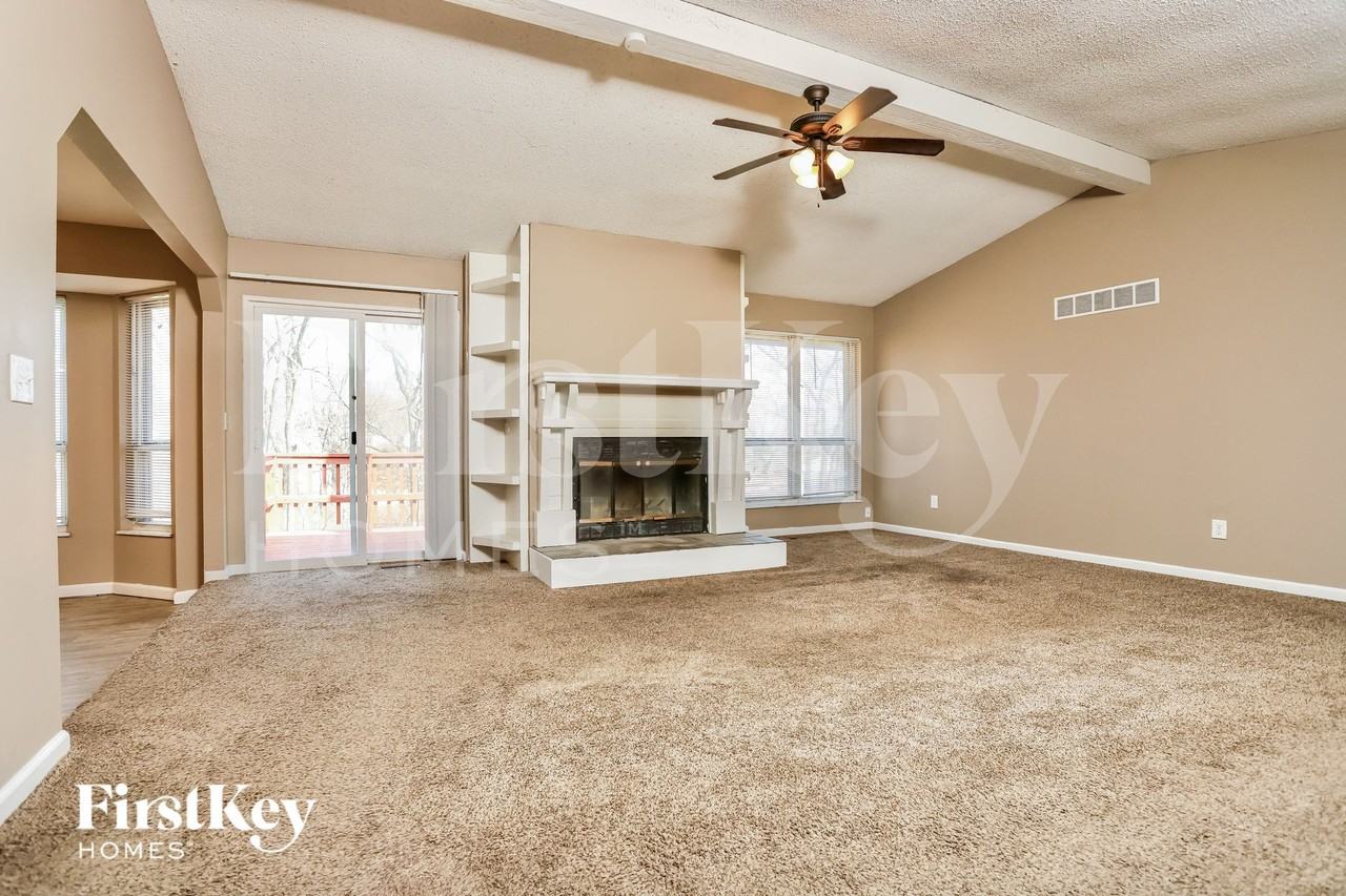 24 Spring Way Dr - Photo 4 of 15