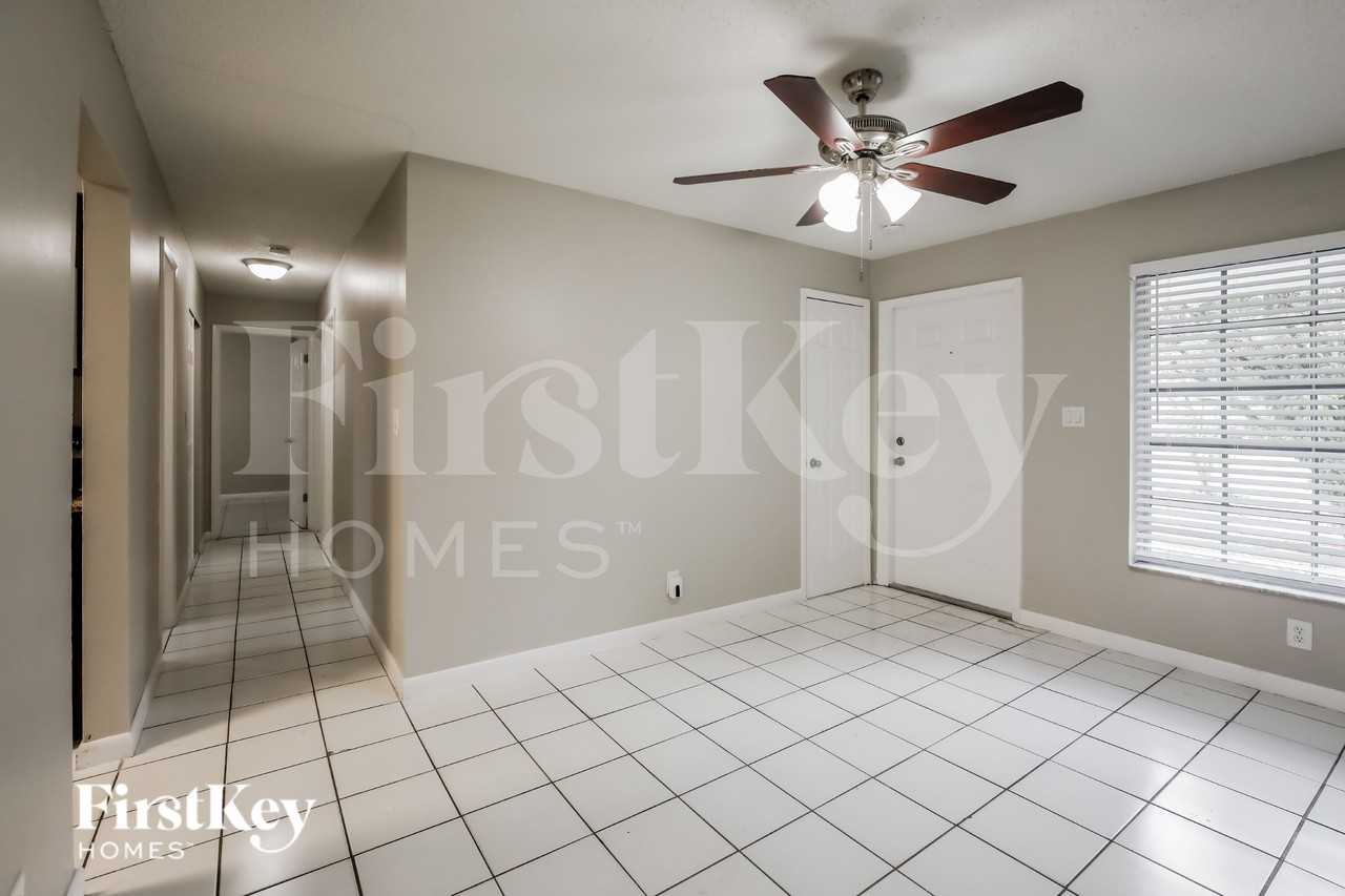 1850 Nw 47th Ave - Photo 3 of 15