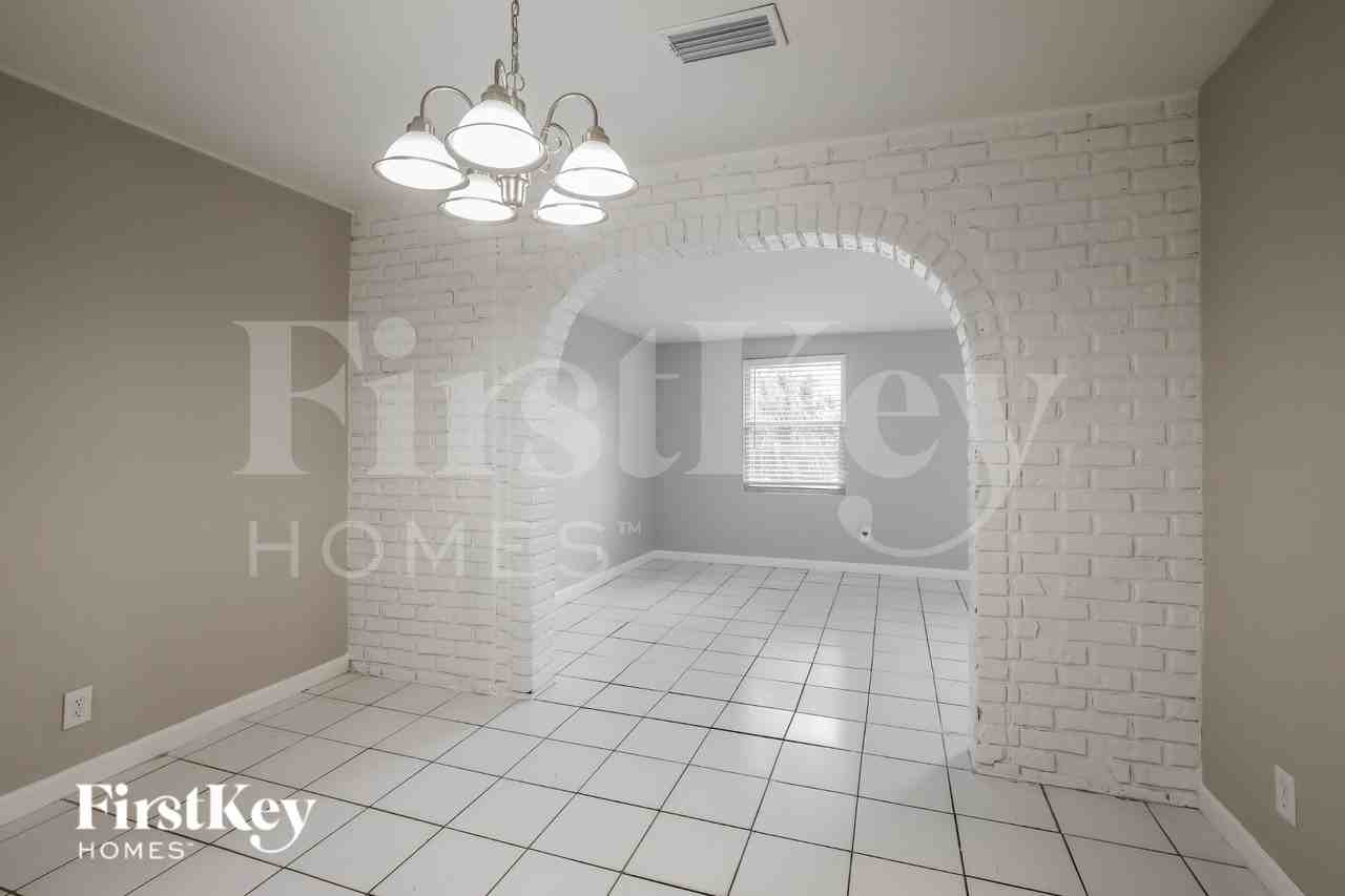 1850 Nw 47th Ave - Photo 5 of 15
