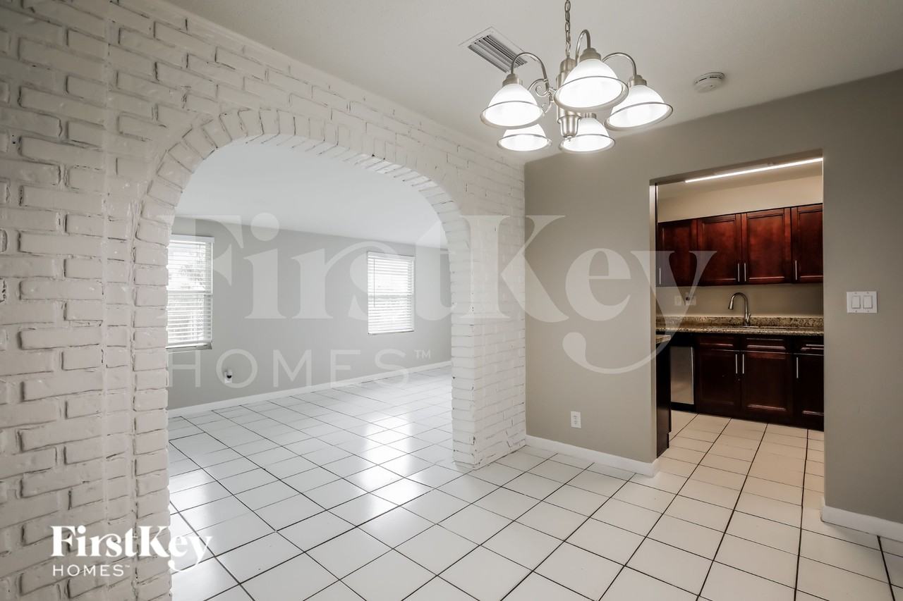 1850 Nw 47th Ave - Photo 6 of 15