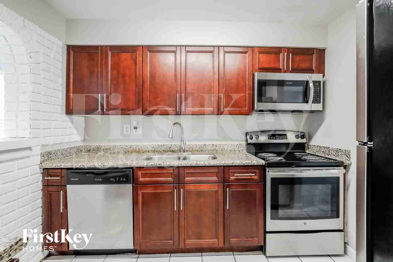 1850 Nw 47th Ave - Photo 7 of 15