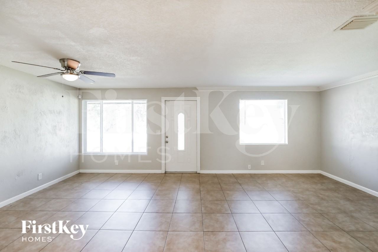 1247 Nw 55th Ave - Photo 3 of 16