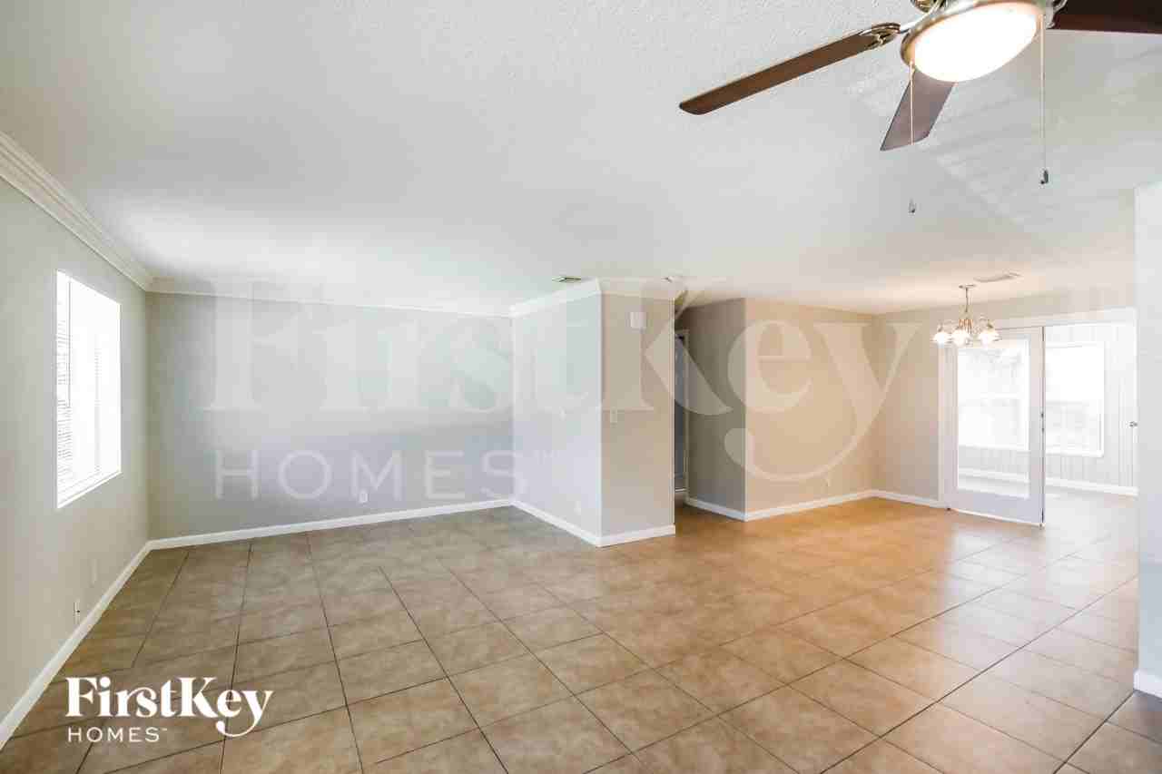 1247 Nw 55th Ave - Photo 4 of 16