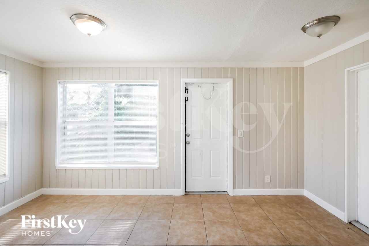 1247 Nw 55th Ave - Photo 5 of 16