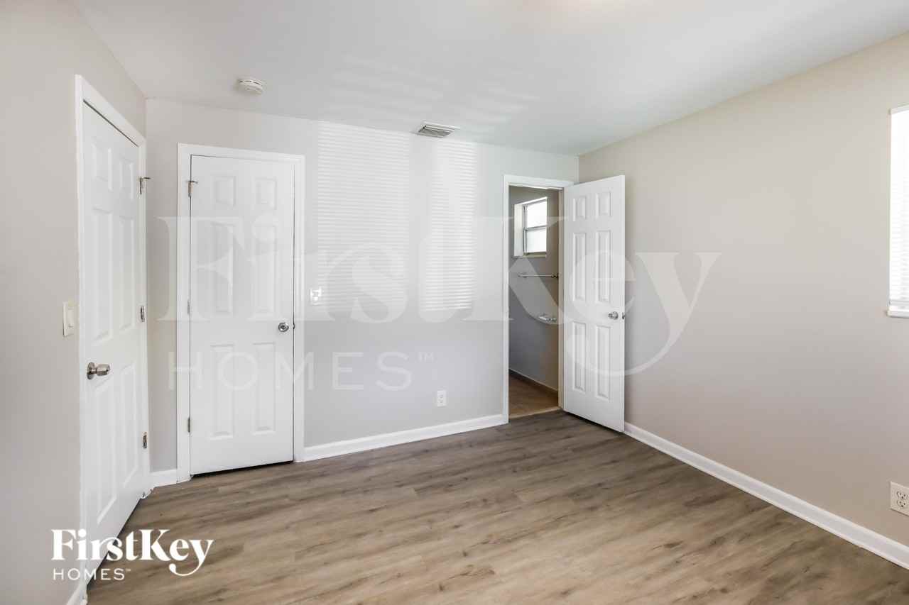 1247 Nw 55th Ave - Photo 7 of 16