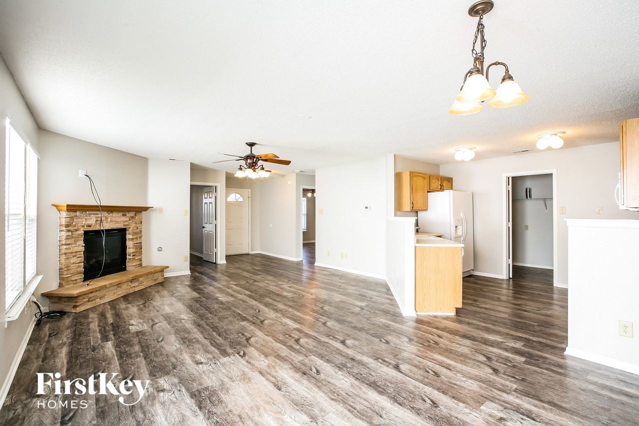 12211 Lindley Dr - Photo 3 of 15