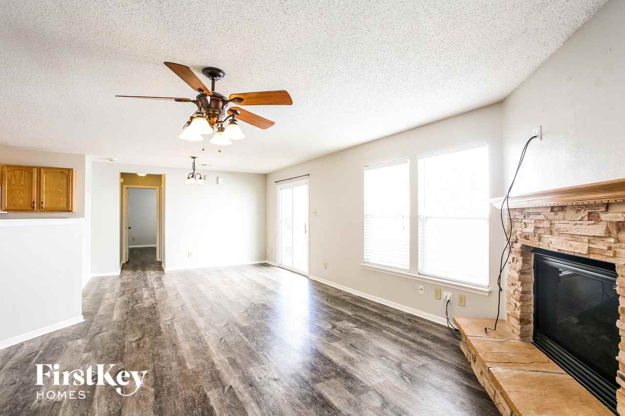 12211 Lindley Dr - Photo 4 of 15