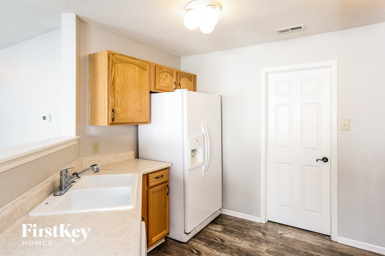 12211 Lindley Dr - Photo 5 of 15