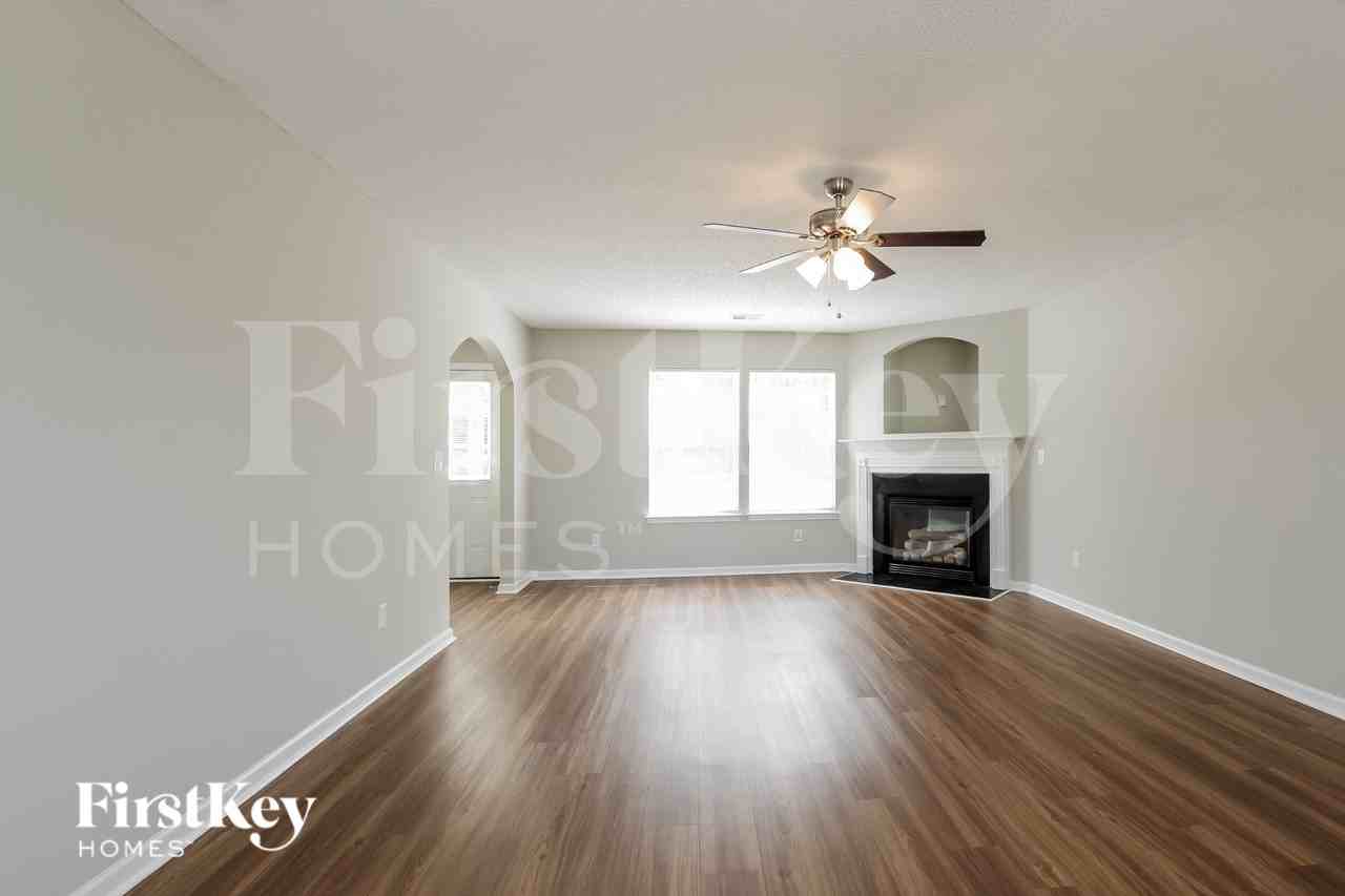 1102 Eastwood Dr - Photo 3 of 15