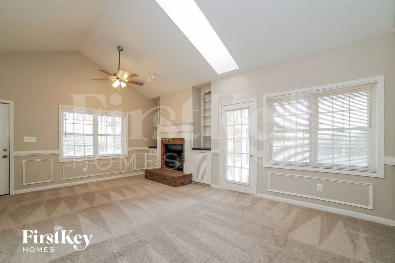 1 White Pines Dr - Photo 4 of 18