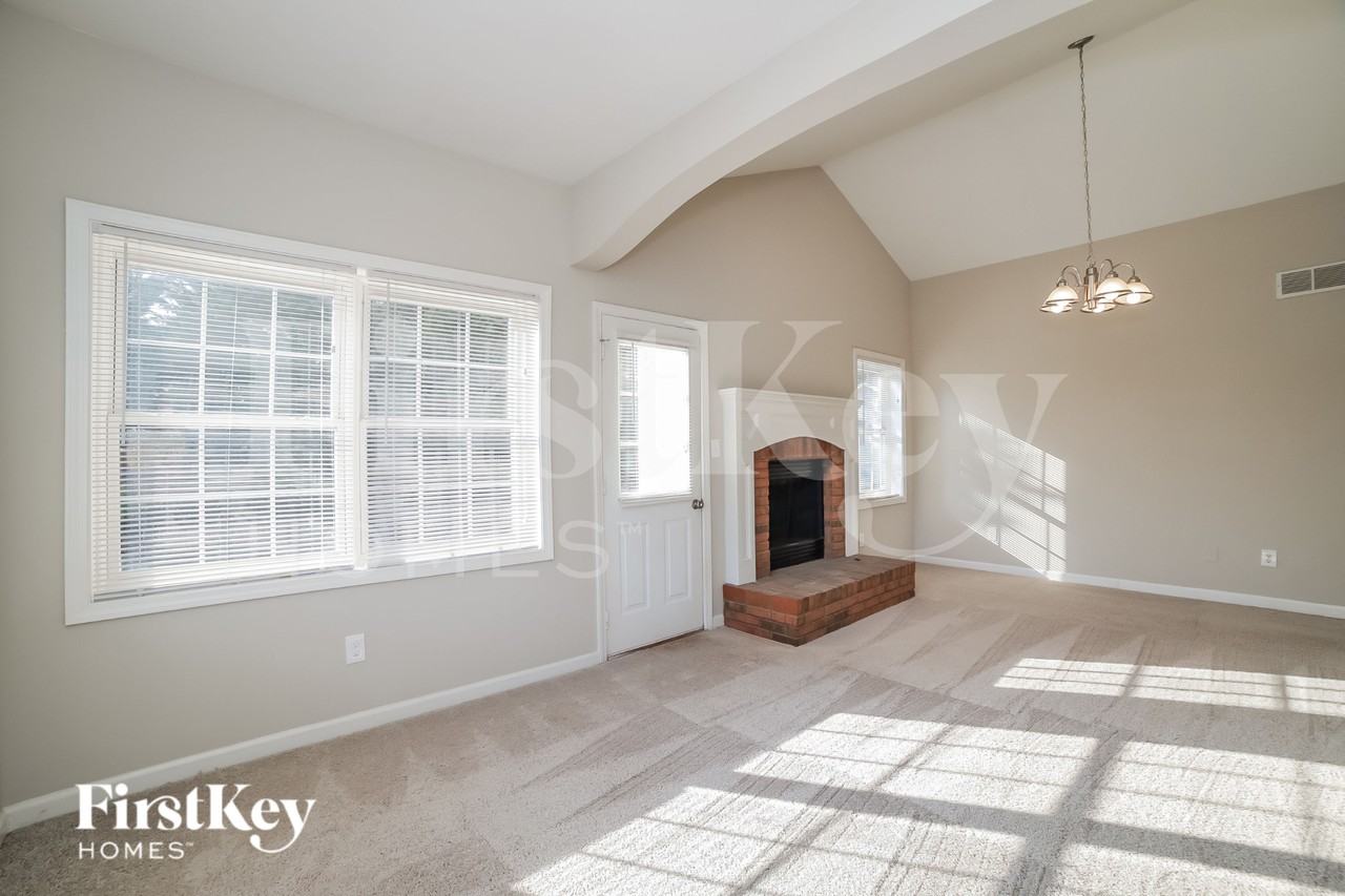 1 White Pines Dr - Photo 5 of 18