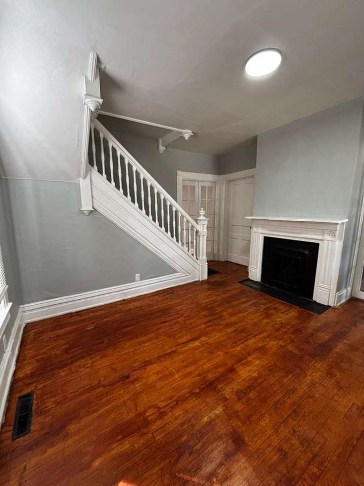 371 N Mulberry St #1 - Photo 4 of 13
