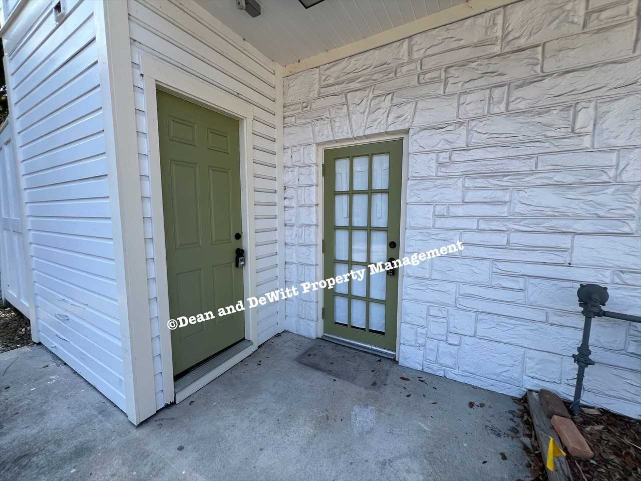 1015 Locust St Ne #12 - Photo 2 of 13