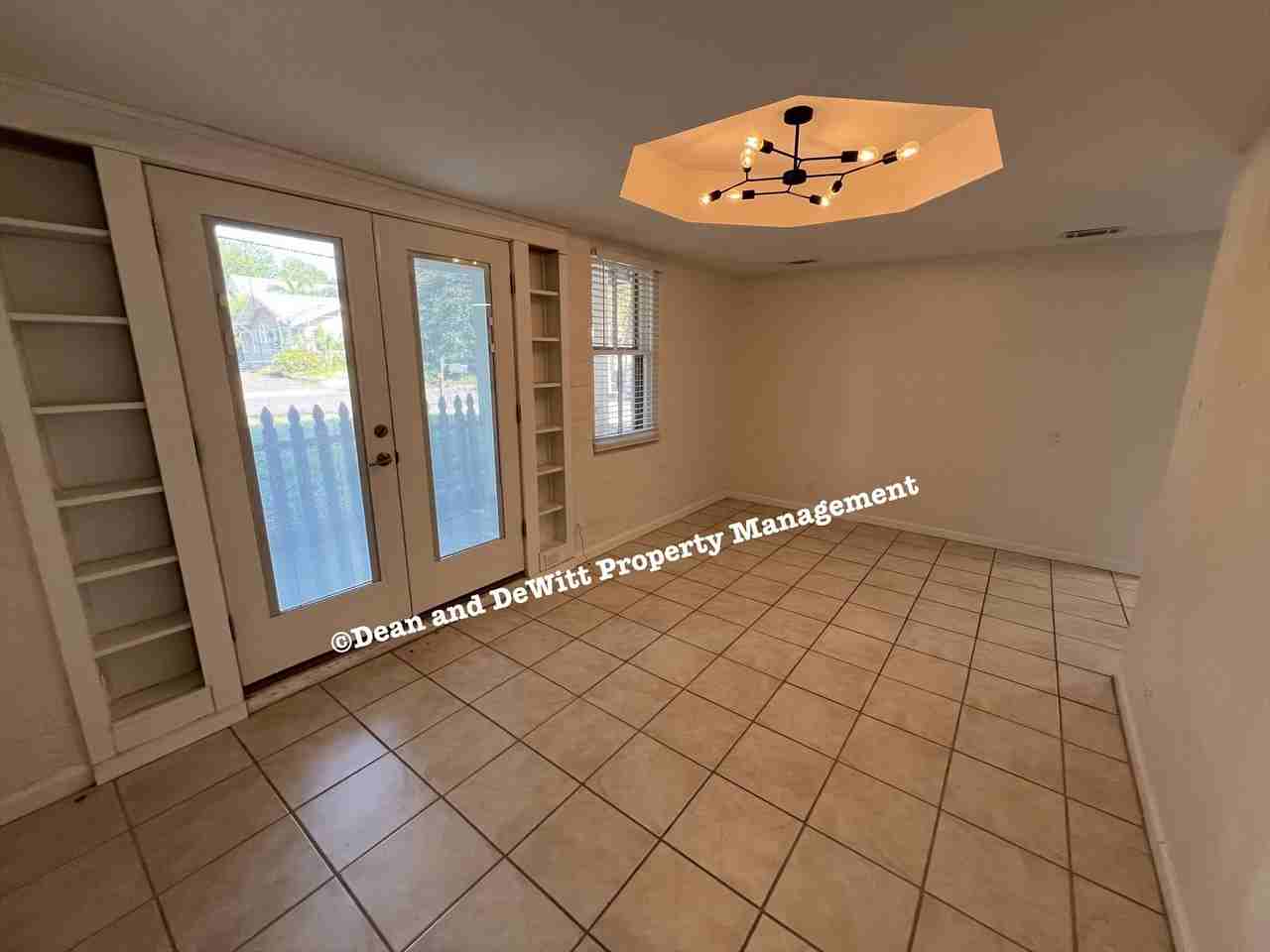 1015 Locust St Ne #12 - Photo 3 of 13