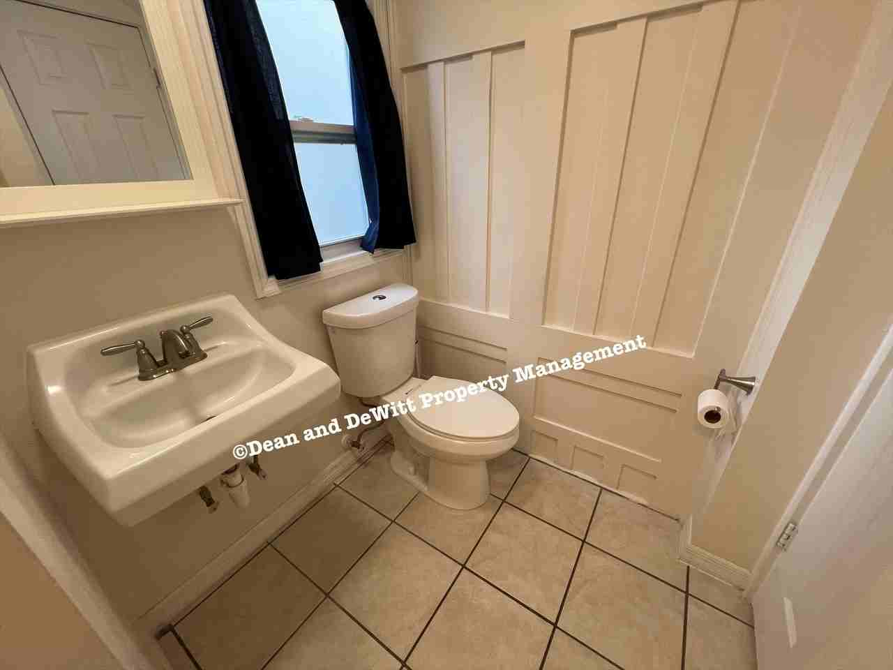 1015 Locust St Ne #12 - Photo 7 of 13