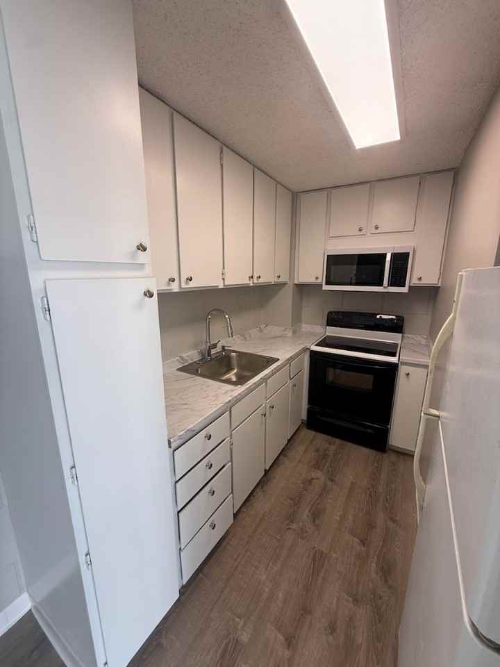 2847 Waialae Ave - Photo 2 of 6