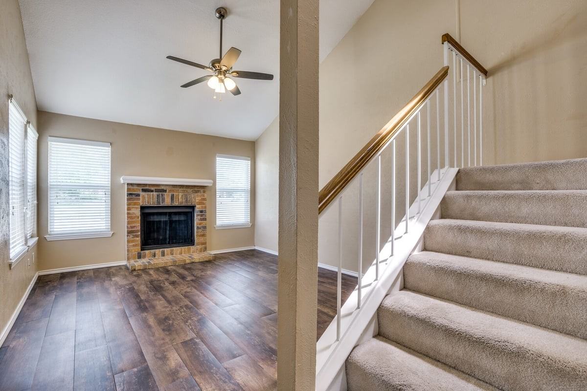 1410 Thackery Dr - Photo 3 of 11