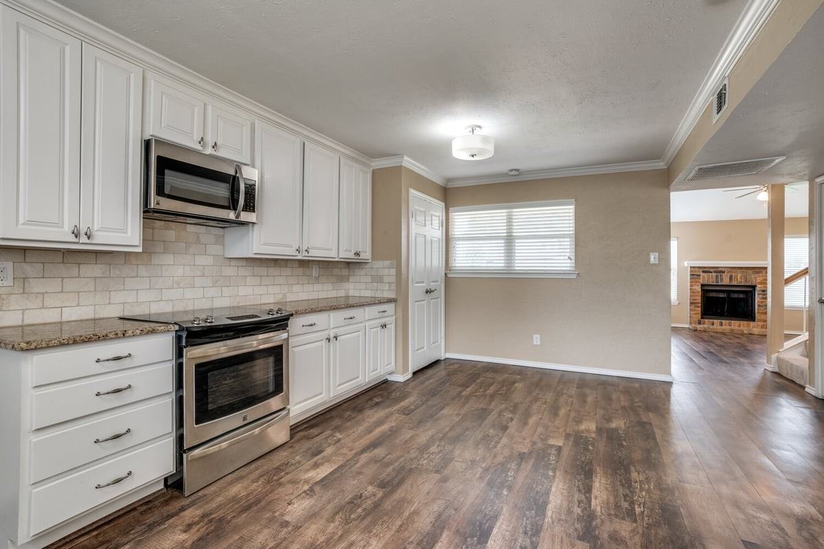 1410 Thackery Dr - Photo 4 of 11