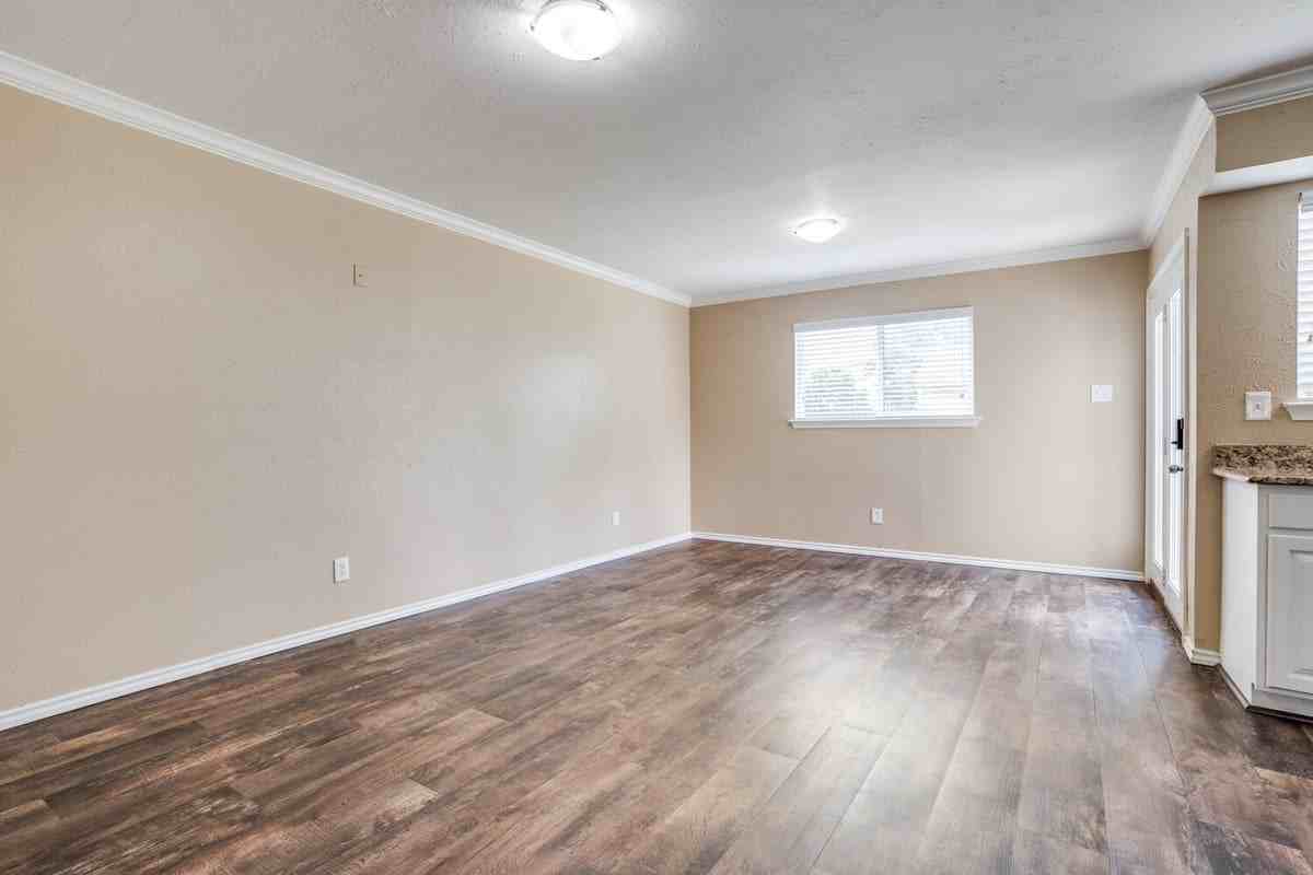 1410 Thackery Dr - Photo 6 of 11