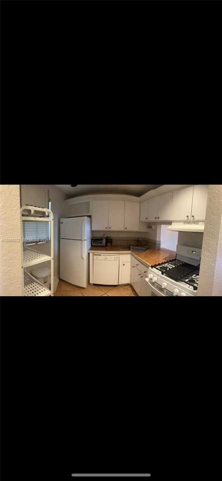 8650 Sw 67th Ave - Photo 6 of 17
