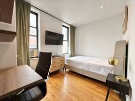 Private Bedroom in 5 Bedroom/2 Bathroom Home - Photo 1 of 1