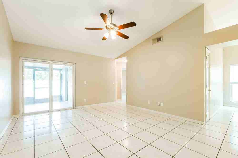 619 Queensbridge Dr - Photo 3 of 16