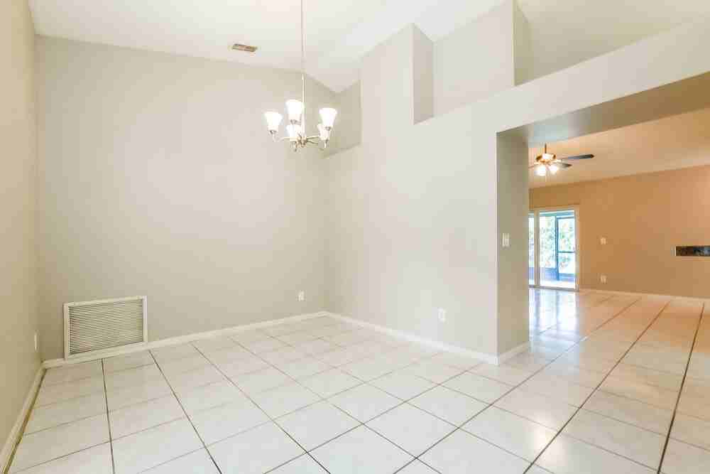 619 Queensbridge Dr - Photo 5 of 16