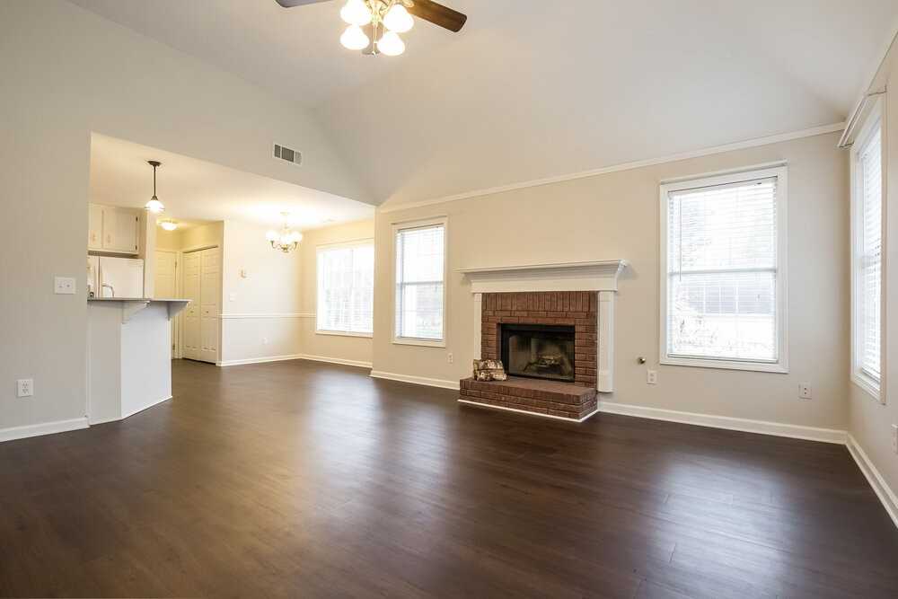 2425 Huntington Dr - Photo 2 of 15
