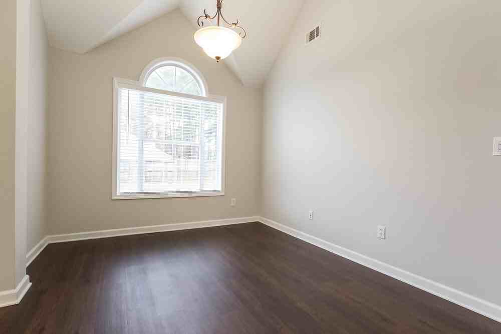 2425 Huntington Dr - Photo 4 of 15