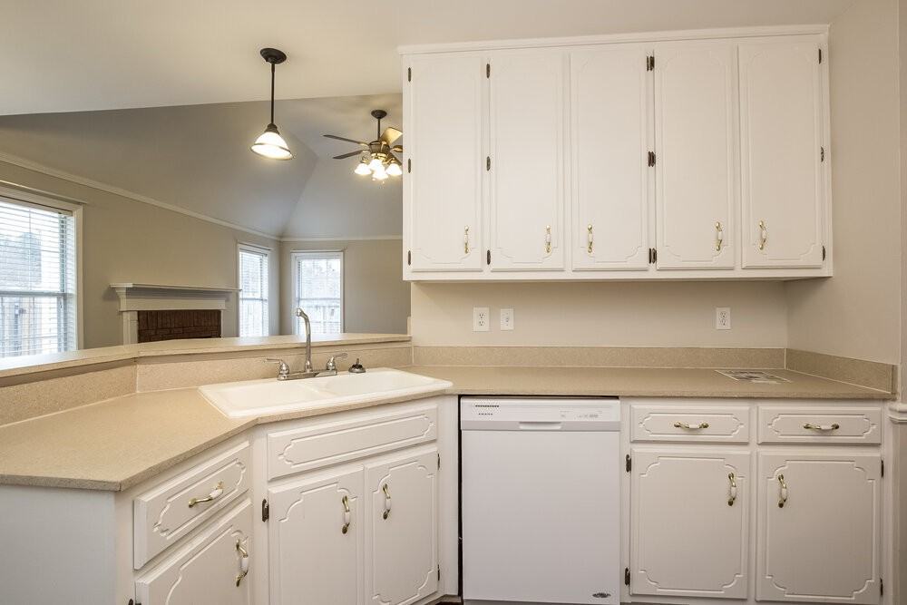 2425 Huntington Dr - Photo 6 of 15