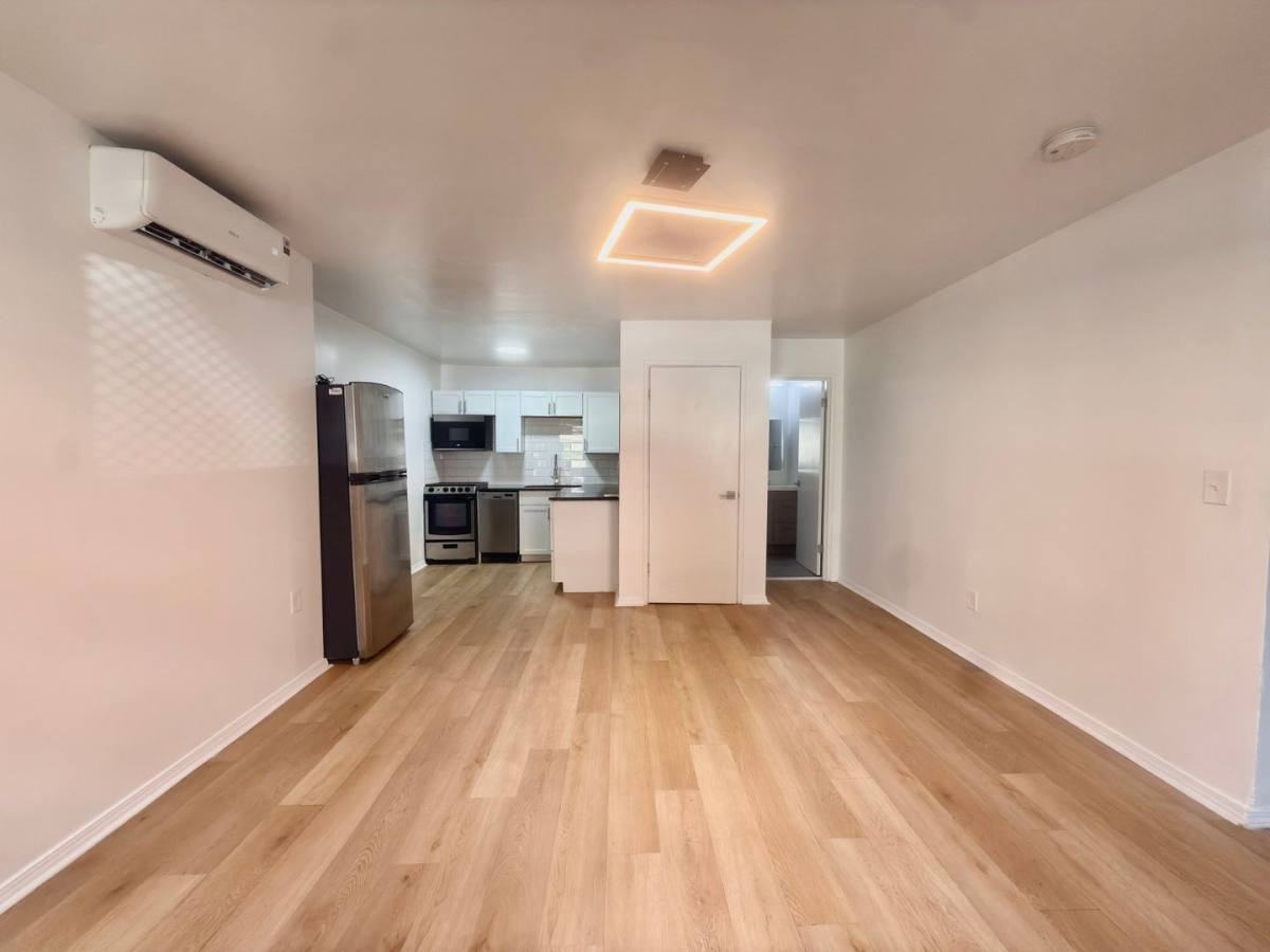 139 E Clifton Ave #200 - Photo 2 of 6