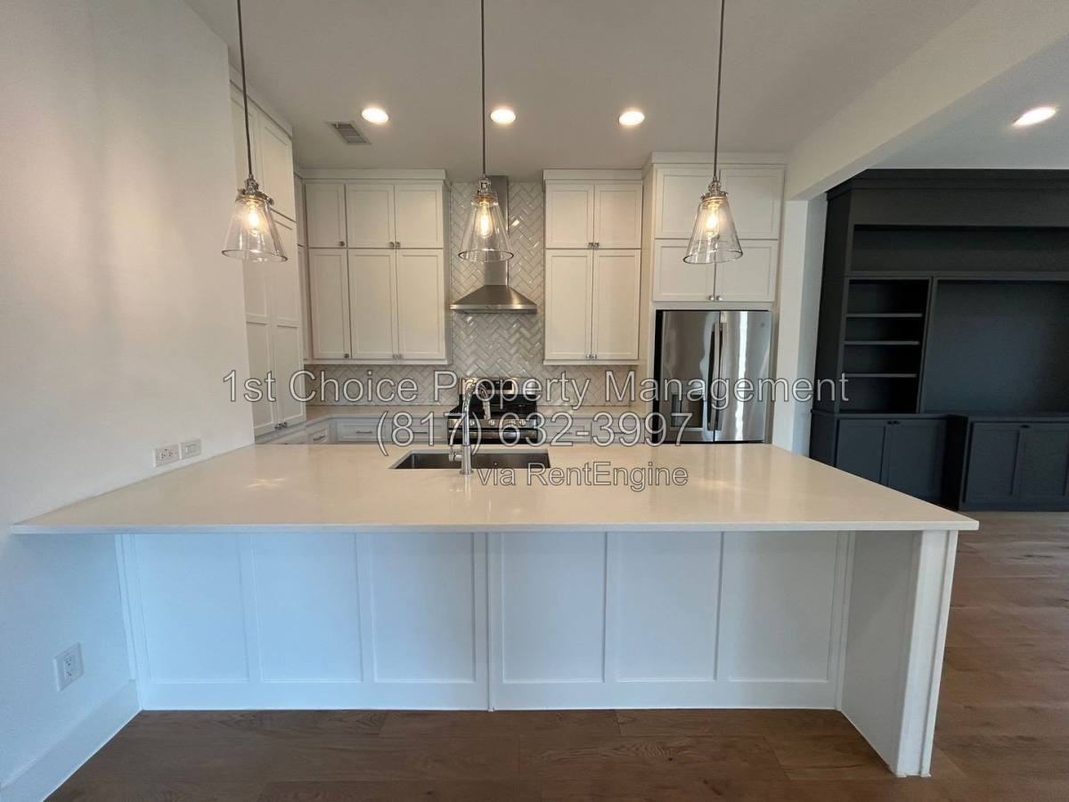 Revere Dr - Photo 2 of 10