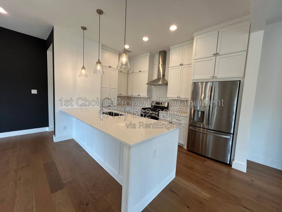 Revere Dr - Photo 3 of 10