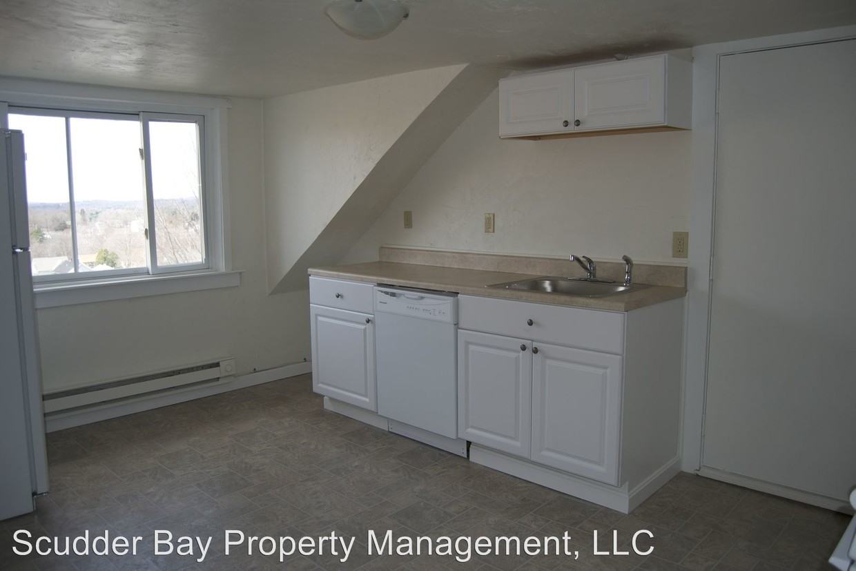 16 Prospect St Apt 3 #3 - Photo 4 of 5