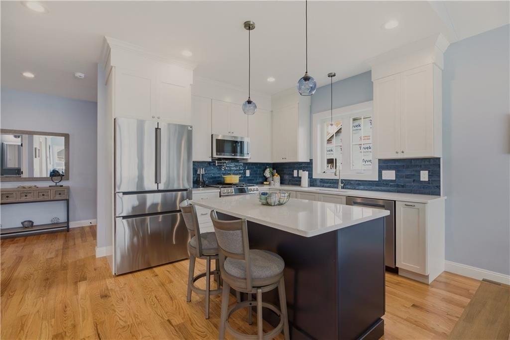 201 Revolution Way - Photo 2 of 28