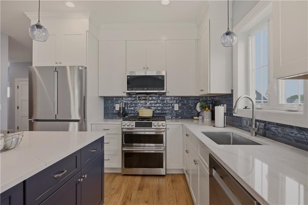201 Revolution Way - Photo 3 of 28