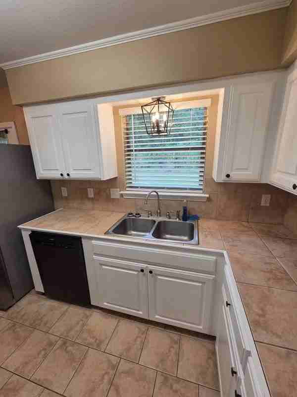 16115 Bolivar Dr - Photo 2 of 25