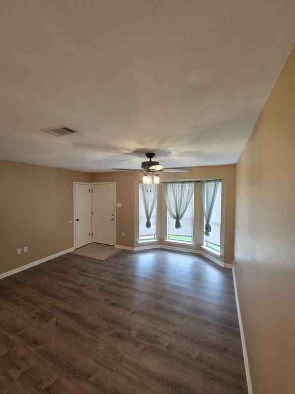 16115 Bolivar Dr - Photo 3 of 25
