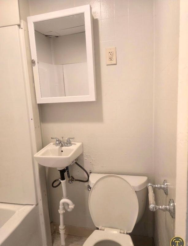 54 Congress Ave - Photo 2 of 12