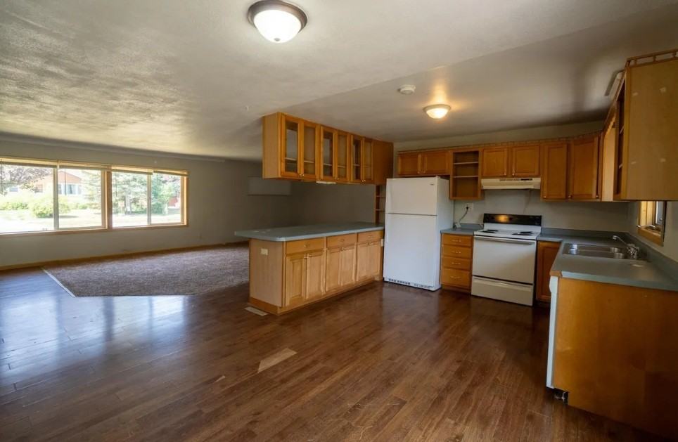 1812 4th St S - Photo 4 of 24