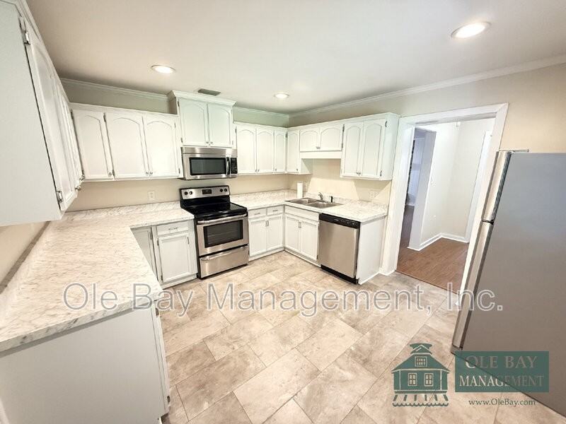 4650 Rosewood Dr - Photo 5 of 13